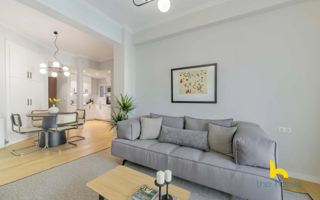 Sun-Splashed 2-BDR Corner Apartment with Hillside views!