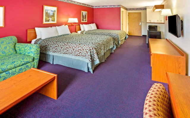 Days Inn & Suites by Wyndham Gresham