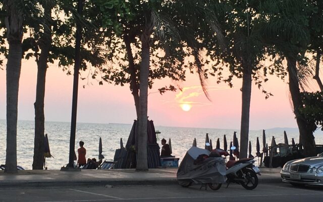 Grand Jomtien Palace Hotel