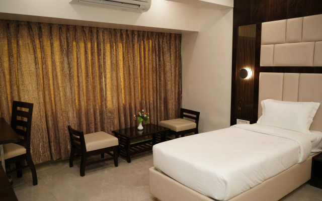 Hotel Naaz Executive Near T2 Airport