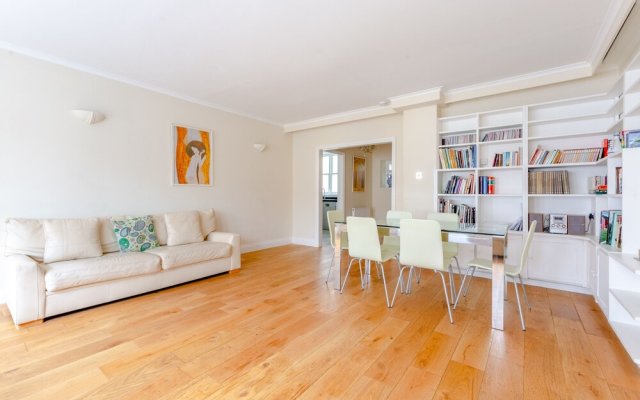 Spacious and Central 3 Bedroom House in Paddington