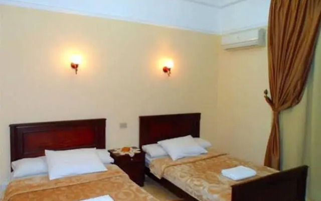 Triomphe Hotel