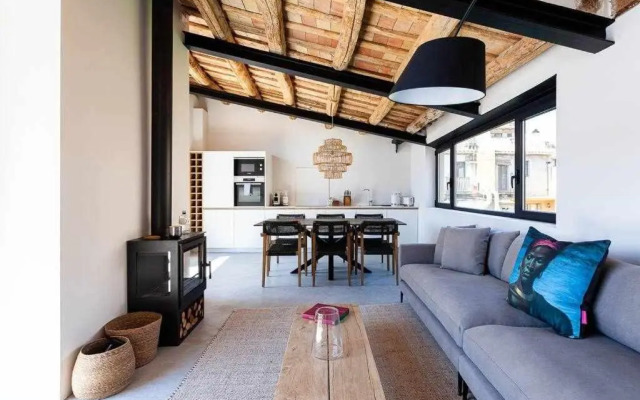 Velo Vern 3 Luxury penthouse w views of city wall