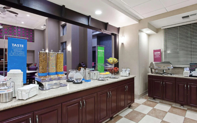 Hampton Inn & Suites Oakland Airport-Alameda