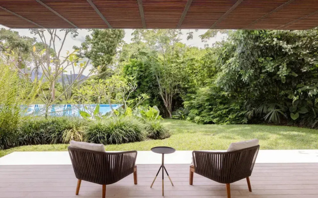 w Amazing 4BR Villa at Mesa de Yeguas