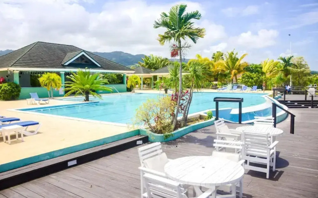 3 Bedrm in Richmond Estate Pool Gym Plygrnd Beach