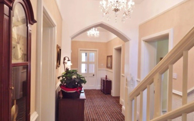 Westgate Manor