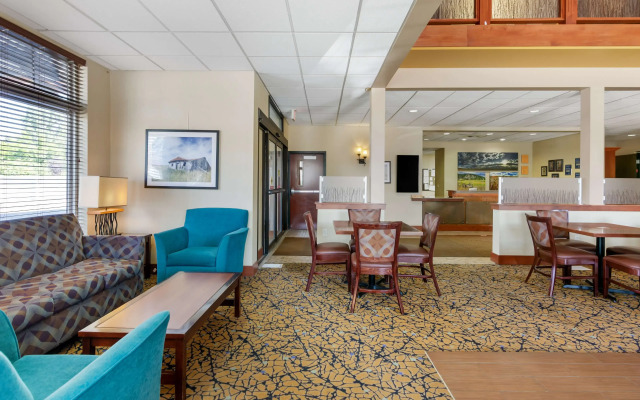 Best Western Golden Prairie Inn & Suites