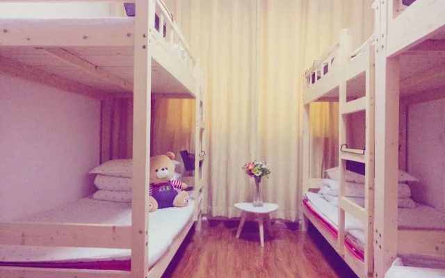 Wuhan Time On The Way Hostel