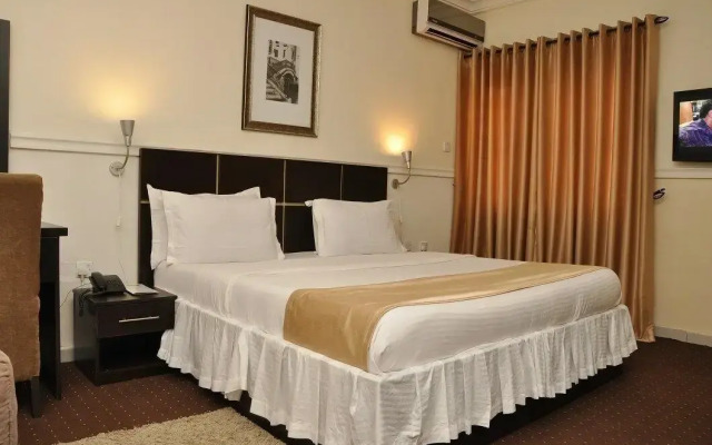 Bjorne Classic Suites