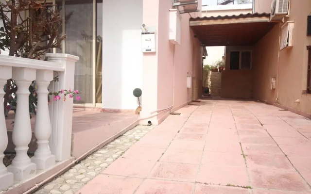 2 Bedroom House near Tombs of the Kings