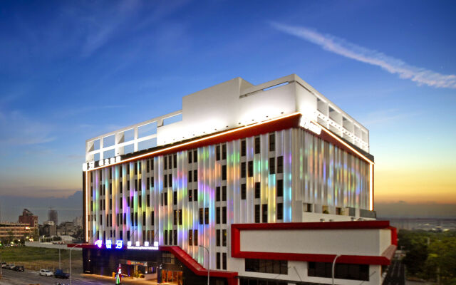 Uher Luxury Resort & Hotel