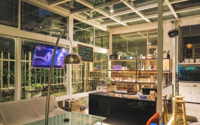 Seven Seconds Time Capsule Youth Hostel