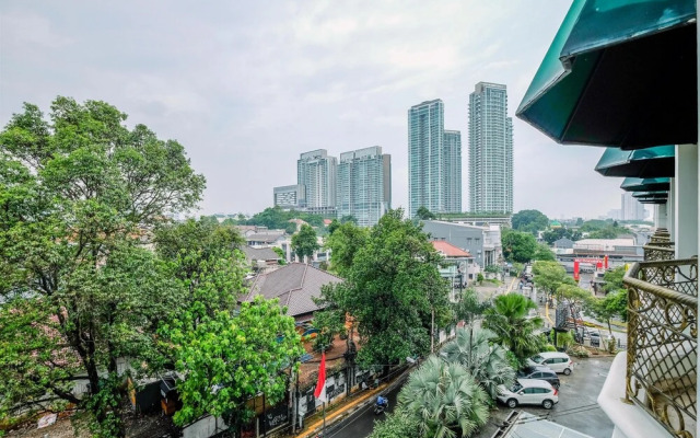 Comfort And Cozy Studio At Roosseno Plaza Apartment