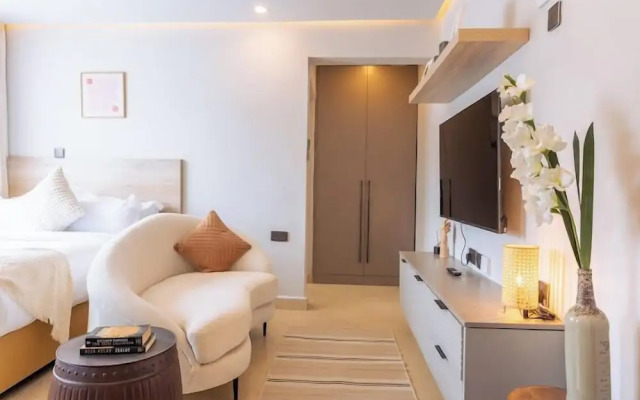Lux Suites Studio City Apartments