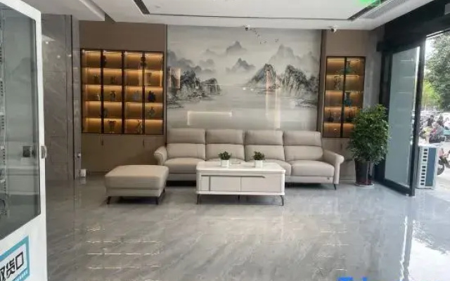 Luoshan Xinrong Garden Hotel