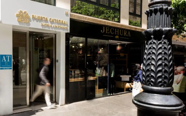 Puerta Catedral Suites