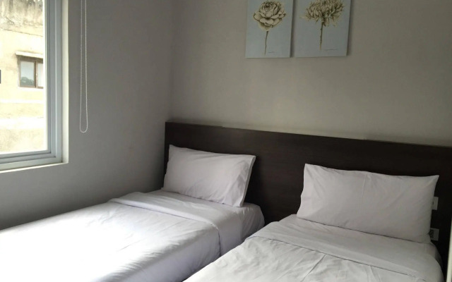 OYO Flagship 90726 The Regia Cihampelas Hotel Band