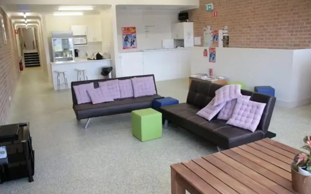 The Entrance Backpackers - Hostel