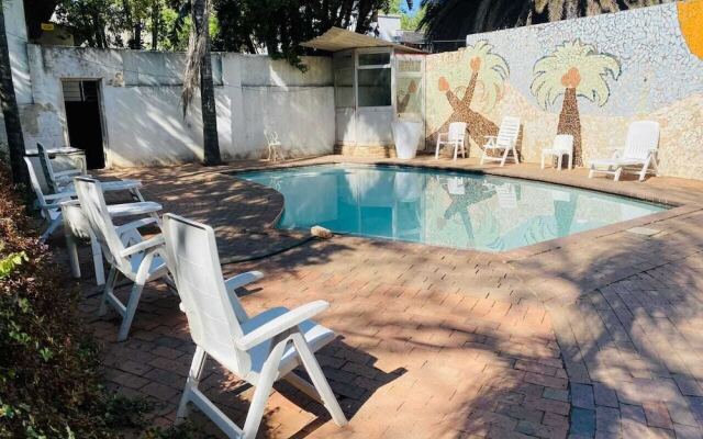 Rosebank Lodge & Backpacker