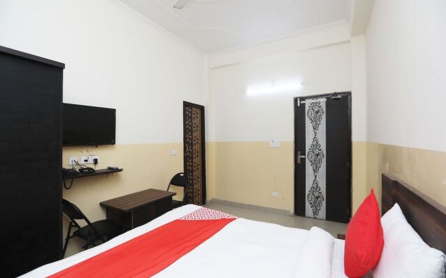 OYO 44000 The Nest - Knowledge Park