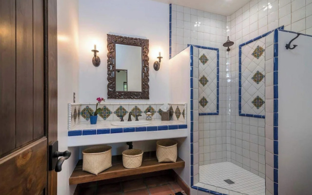 Casa de Lujo - Spanish Seaside Retreat