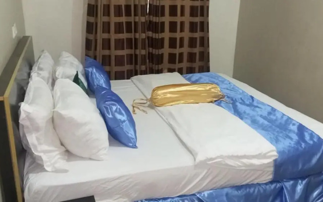 Nue Crest Hotel