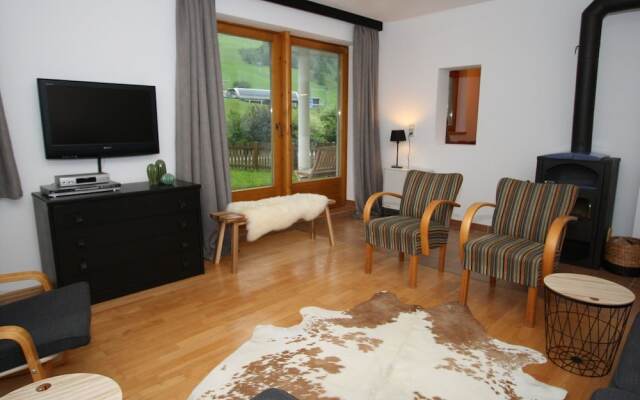 Cozy Chalet in Maria Alm with Terrace