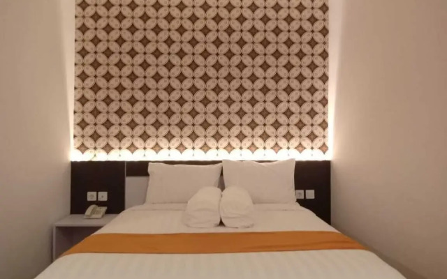 Front One Boutique Tugu Muda Semarang