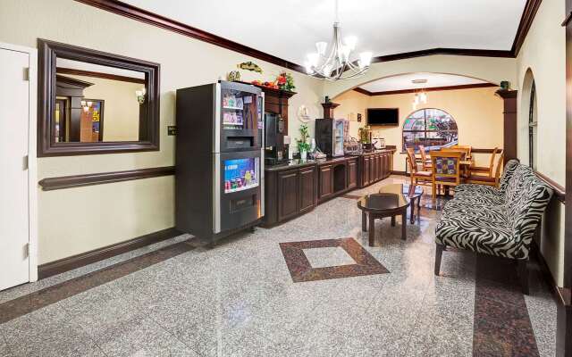 Super 8 by Wyndham Houston Hobby Airport South