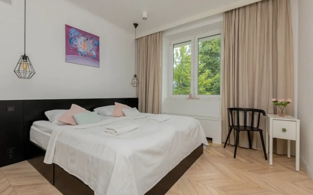 Trendy City Center Apartment by Renters