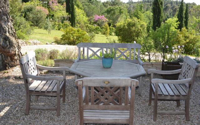 Lovely villa in Cesseras with private swimming pool