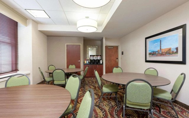 Hampton Inn Indianapolis Downtown Across from Circle Centre