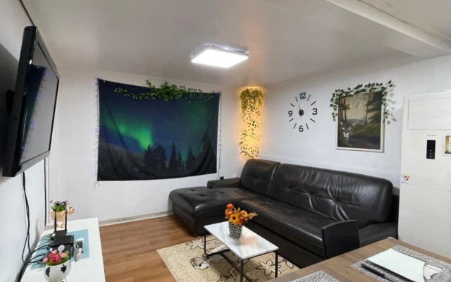 Newly renovated spacious 2 bedroom unit in HBC