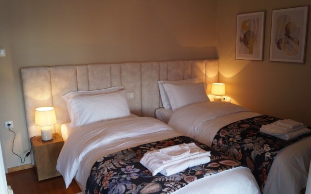 Daphne Luxury Apartment