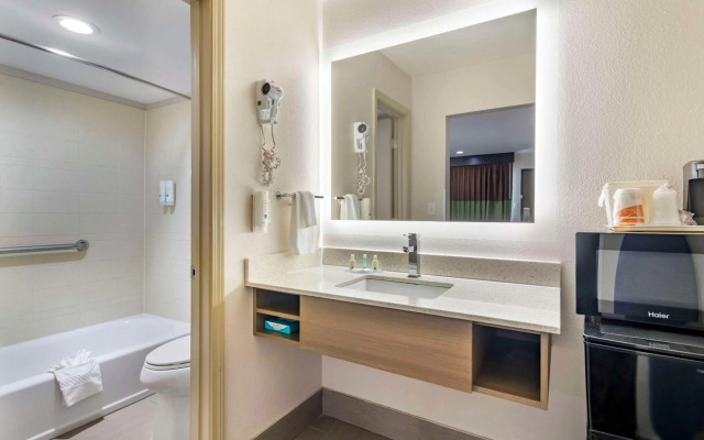 Quality Inn & Suites Athens University Area