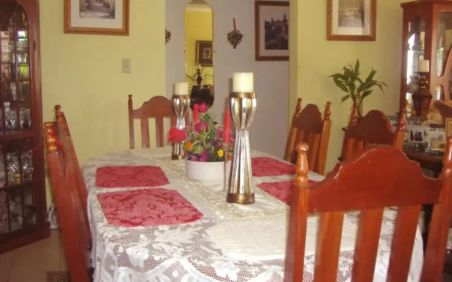 Yoli's Bed & Breakfast