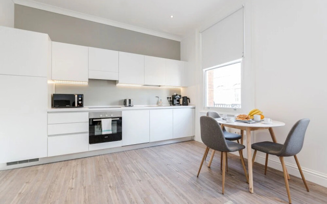 Soho Apartments by BaseToGo