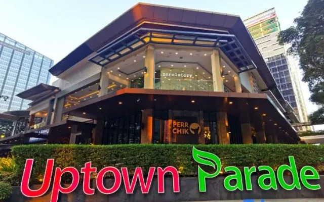 Thompson Suites BGC (Uptown Parksuites)