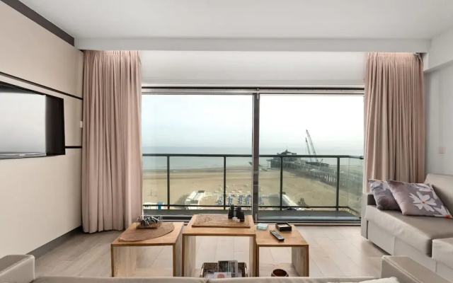 Apartment With Views and Terrace