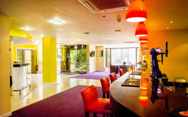 Luton Hotel