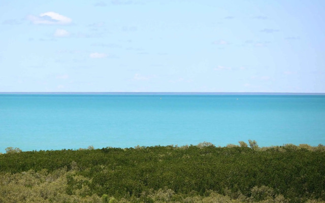 Moonlight Bay Suites