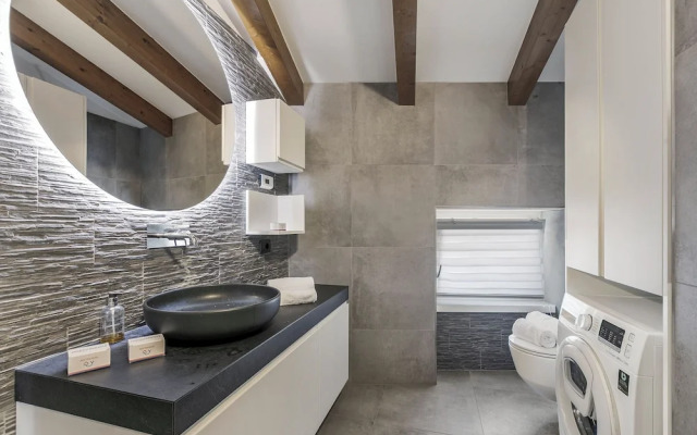 Riva's Rooftop Retreat