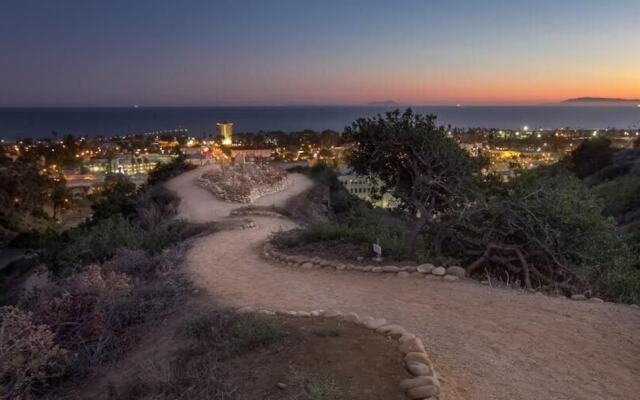 Delightful 2BR Ventura Duplex by RedAwning