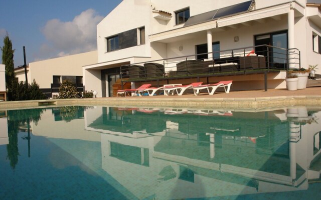 Scenic Villa in Palau Saverdera With Private Swimming Pool