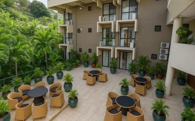 Ela Beach Hotel & Apartments