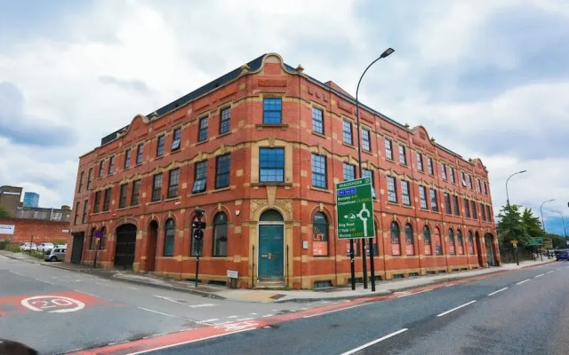 The Nichols Building Spacious 3-bedroom Apartment