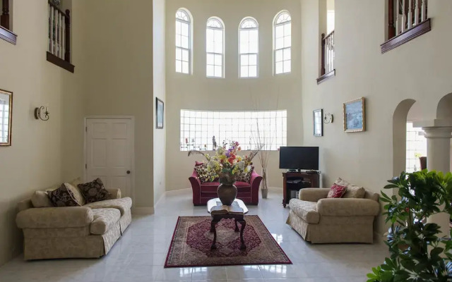 The Royal Kensington Villa