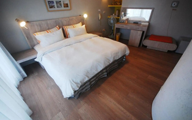 Orange Moon Inn