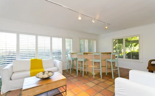 LA128 2 Bedroom Apartment By Senstay
